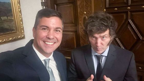 El mandatario argentino recibió en Casa Rosada a su par de Paraguay. X