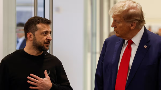 El presidente de Ucrania, Volodímir Zelenski junto a su par de Estados Unidos, Donald Trump.