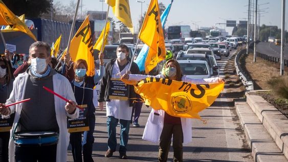 Gremios de la Salud, docentes y judiciales protestarán en Casa de Gobierno con un caravanazo. Foto: Ignacio Blanco / Los Andes