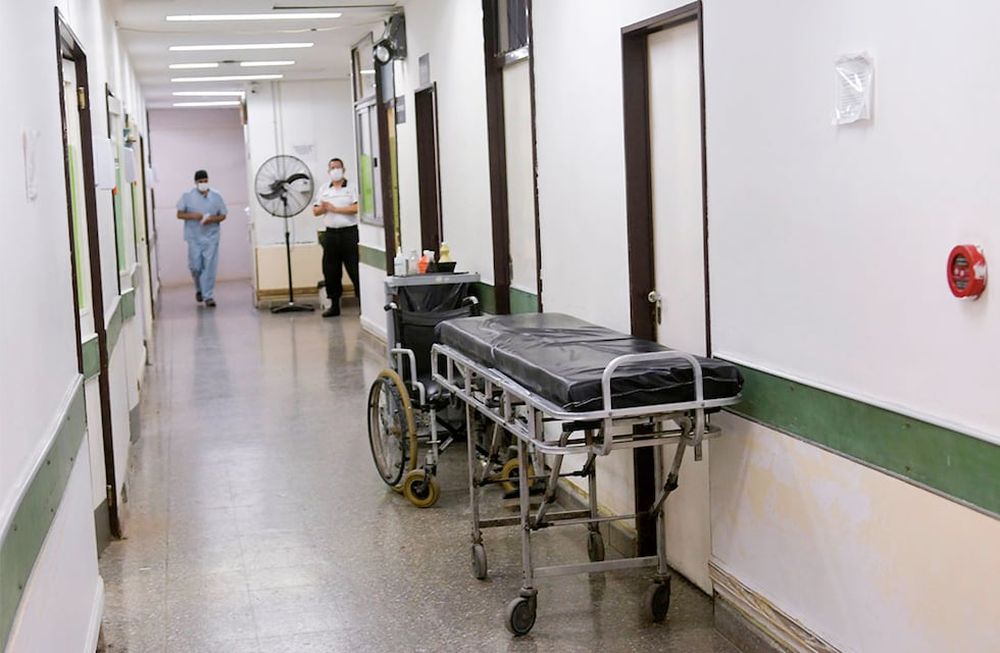 Guardia del Hospital Lagomaggiore - Foto: Orlando Pelichotti / Los Andes