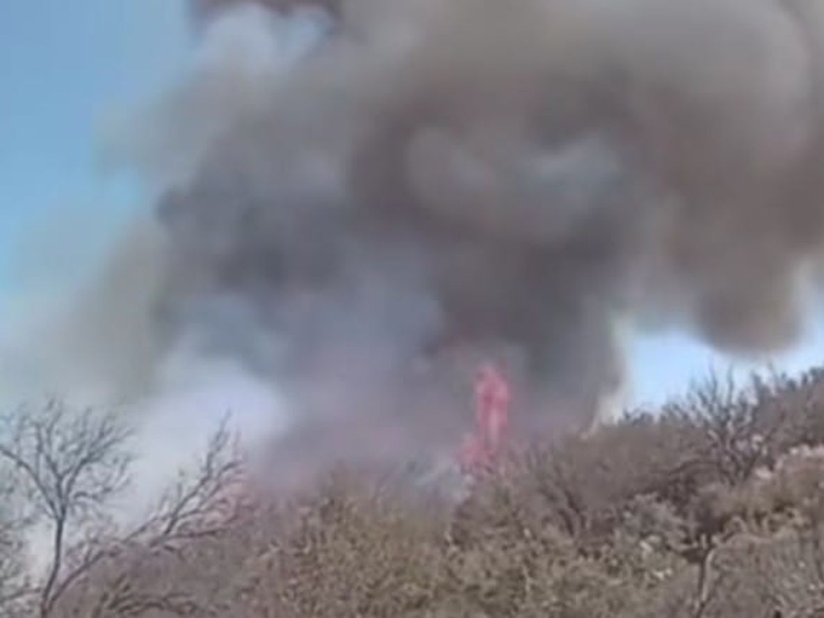 Otra vez se reavivó el incendio forestal en Las Catitas (Gentileza Enzo González)