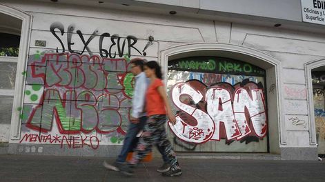 Los Andes | Según el Código de Convivencia de la Ciudad de Mendoza, las multas por pintar grafitis sin autorización van desde los 9.500 pesos hasta los 285.000, | Foto: José Gutiérrez / Los Andes