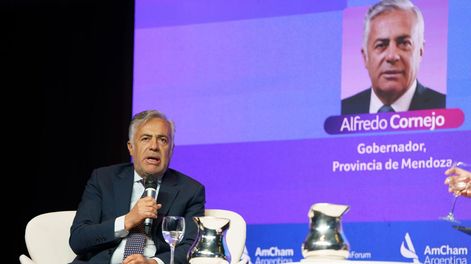 Alfredo Cornejo habló en el foro de AmCham sobre el Impuesto a los Combustibles. Foto: Prensa Gobierno de Mendoza.