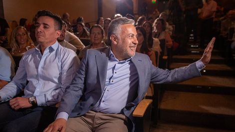 Los Andes | El gobernador electo presentó a sus ministros, ministras y el esquema con el que funcionará la gestión de los próximos cuatro años.    Foto: Ignacio Blanco / Los Andes