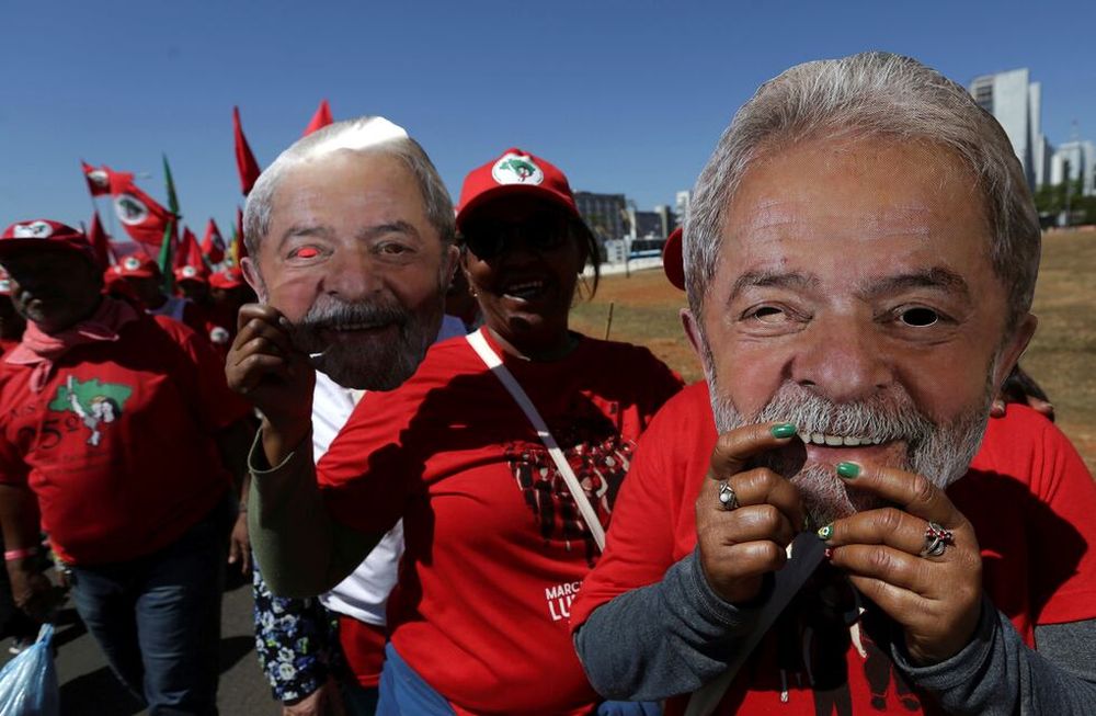 Lula encarcelado lidera la intención de voto en Brasil y arrasa