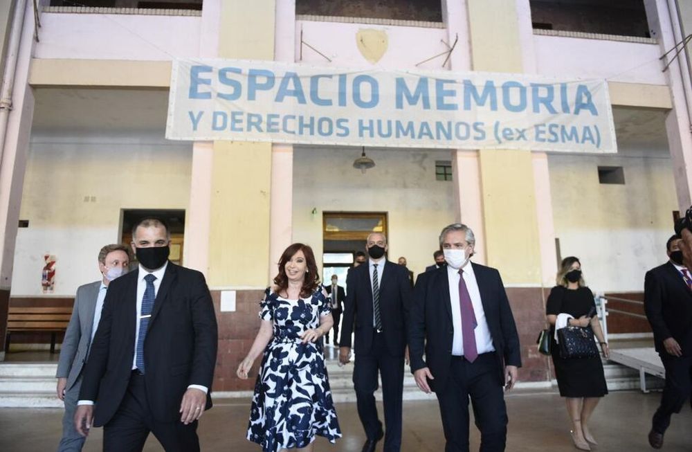 Cristina tiene en su puño el Gobierno y el favor de sus seguidores inalterable. Pero sigue existiendo una mayoría de opinión pública que la rechaza sin grises.