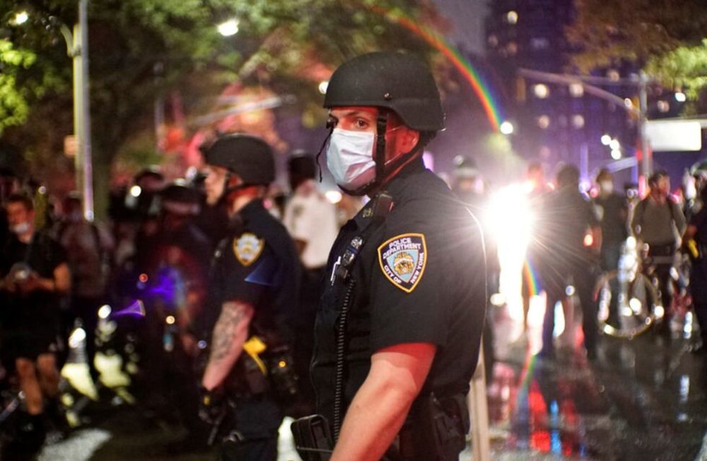 Envenenan a tres policías de Nueva York con lavandina