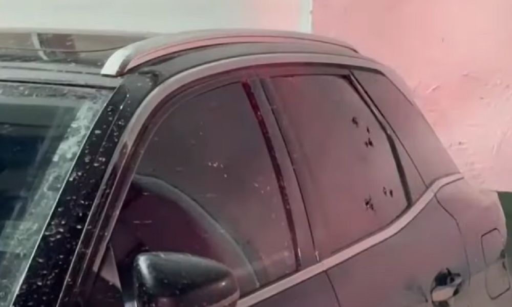 Así quedó el auto del argentino que sufrió la encerrona en Santiago de Chile