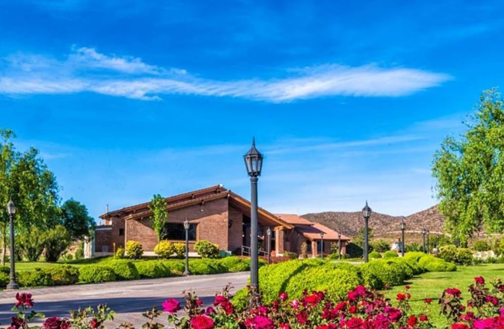 El cementerio parque ubicado en calle Salvador Civit, en Godoy Cruz, busca perfiles con buena oratoria y buena presencia. Foto: Los Andes Memorial / Facebook.