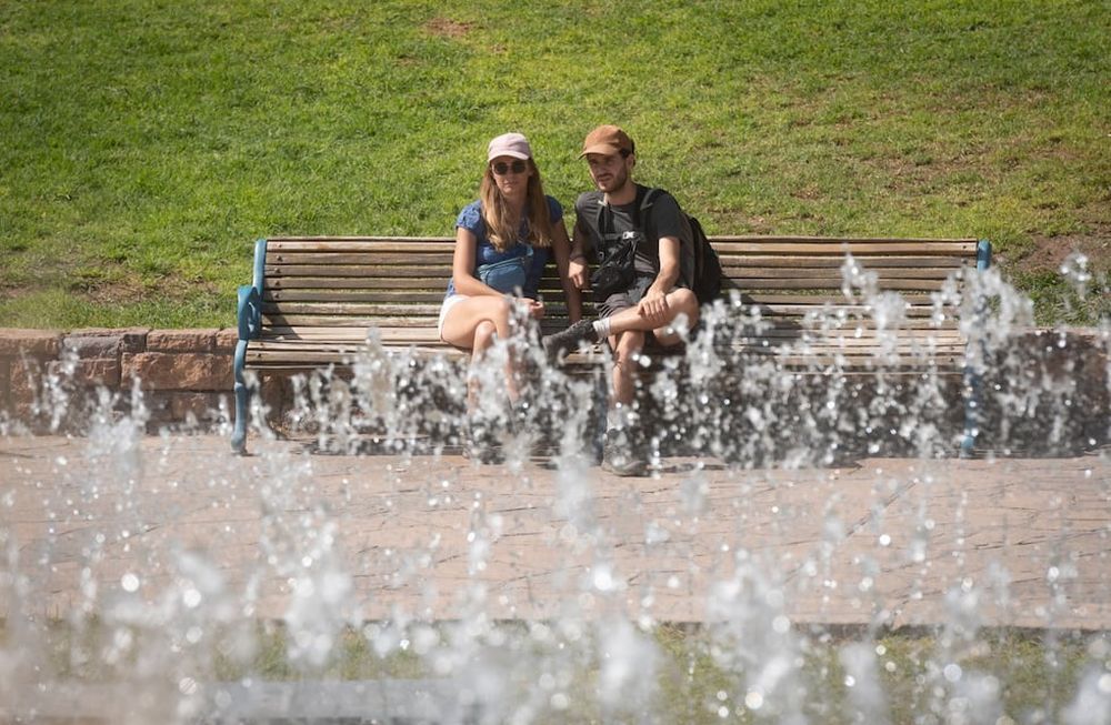 Turistas.Fin de semana largo en Semana Santa.Turustas ya recorren las calles y plazas de Mendoza.  Foto: Ignacio Blanco / Los Andes