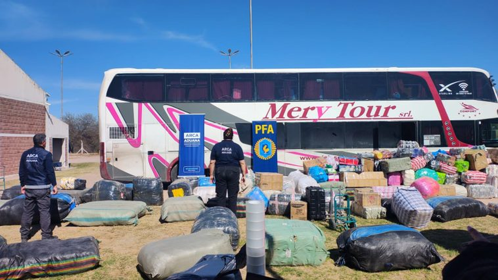 Detuvieron un colectivo que viajaba de Salta a Mendoza y secuestraron mercadería por más de $140 millones