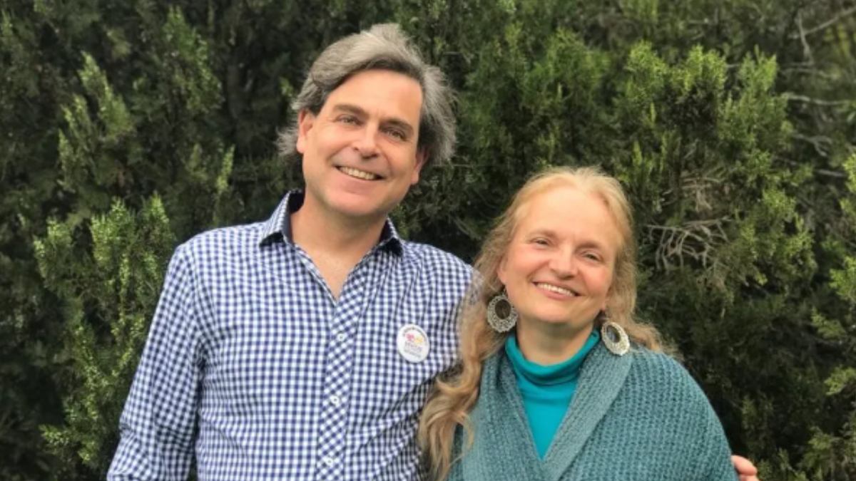 Sufrieron abuso sexual siendo niños, son pareja y viajarán al Mundial con una impactante campaña
