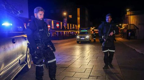 Los Andes | Policías custodian el lugar del ataque en el sudeste de Noruega.