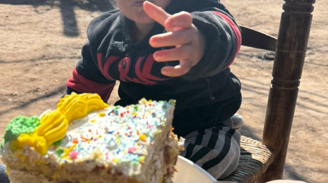 Fotos y videos: más de 45.000 personas y niños de 30 merenderos disfrutaron de La Torta más grande del mundo. Foto: Gentileza