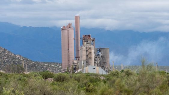 Una compañía del sector de la construcción abrió una convocatoria para profesionales graduados y graduadas de las carreras de ingeniería industrial, mecánica, electrónica, electromecánica, civil y química. Foto: Ignacio Blanco / Los Andes