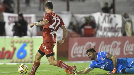 Caruso Lombardi hace soñar a los tucumanos: San Martín le ganó a Huracán y quiere pelear