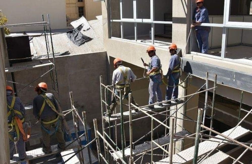 La Cámara de la Construcción advirtió que se puede paralizar la obra pública por la insuficiencia y demora en los pagos del Gobierno Nacional