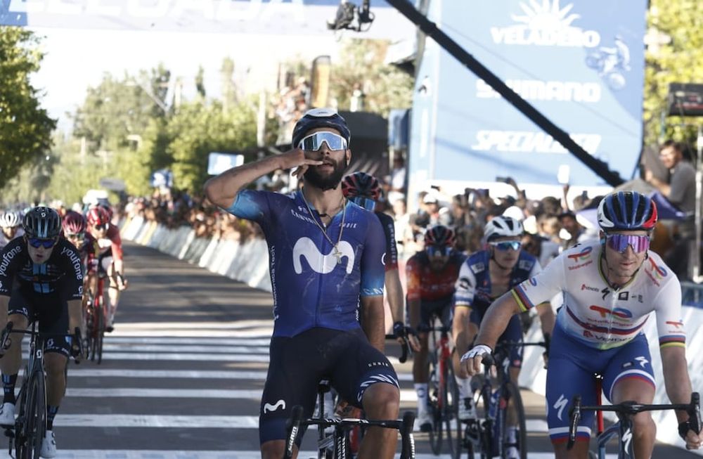 El colombiano Gaviria y su festejo luego de su triunfo en la cuarta etapa de la vuelta de San Juan. (Foto publicada en Twitter por el usuario @pilarvelasquezv)