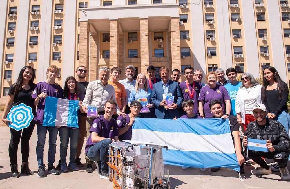 Consagrados en Singapur, retornaron los alumnos mendocinos subcampeones del Mundial de Robótica 2023