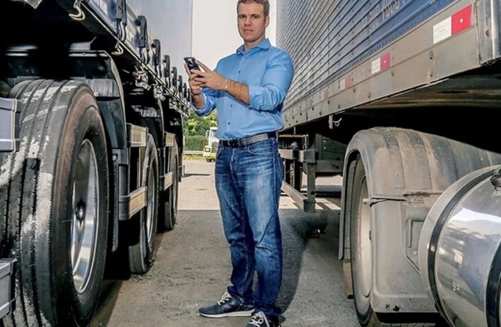 Es argentino y lleva recaudados U$S 200 millones con una “Uber para camiones” en Brasil