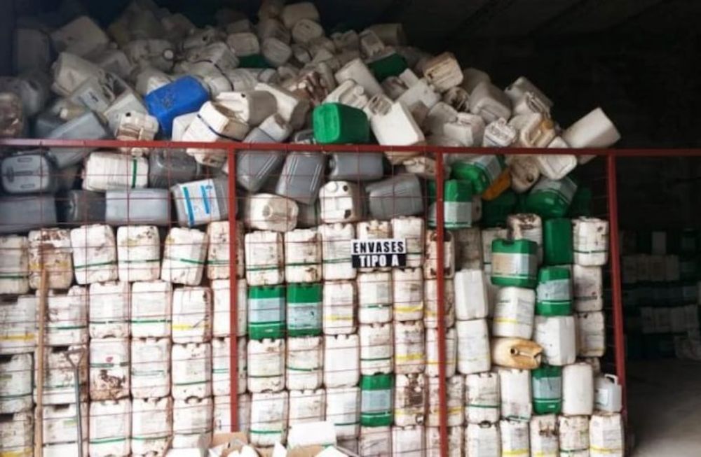 Mendoza procesó 68 toneladas de envases vacíos de agroquímicos que se reutilizan para hacer ladrillos plásticos