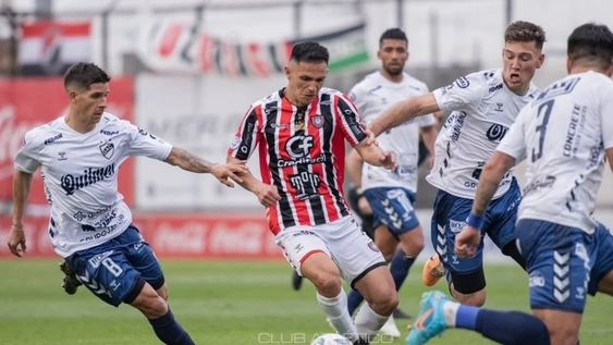 Chacarita dejó dos puntos en el camino y dejó la zona B de la Primera Nacional al rojo vivo. / Gentileza.