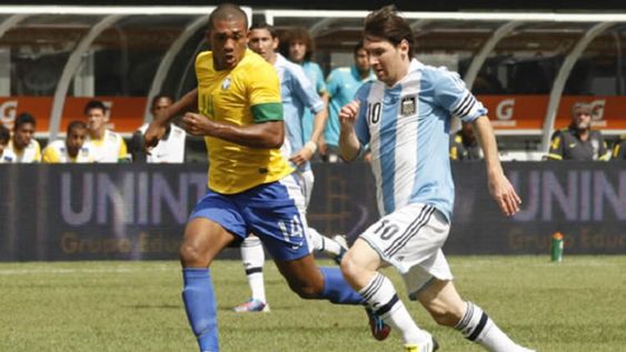 El astro argentino, Messi, hace ocho años le convirtió tres goles a Brasil en un partido amistoso que la Selección Argentina ganó 4-3 de forma agónica. El astro argentino, Messi, hace ocho años le convirtió tres goles a Brasil en un partido amistoso que la Selección Argentina ganó 4-3 de forma agónica.
