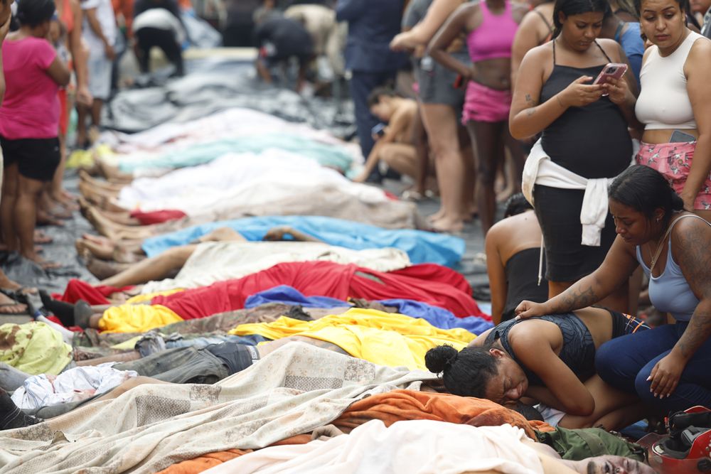 Los vecinos del complejo de favelas Penha, en Río de Janeiro, hallaron más de 50 cuerpos un día después del operativo policial más mortífero registrado en la historia de la ciudad.