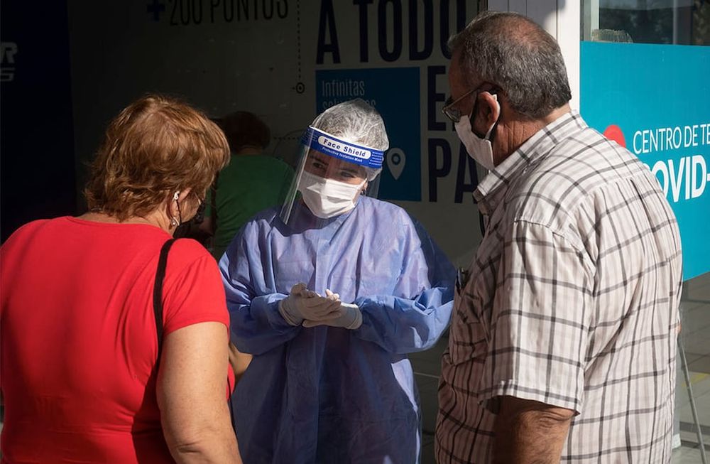La pensión graciable y vitalicia está destinada a los familiares de los trabajadores esenciales fallecidos por el coronavirus, durante la pandemia.Foto: Ignacio Blanco / Los Andes