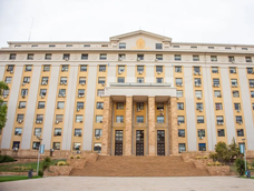 El Gobierno provincial publicó resoluciones que incluyen cesantías, suspensiones y un caso que derivó en pruebas con cámaras de seguridad. Archivo El Gobierno provincial publicó resoluciones que incluyen cesantías, suspensiones y un caso que derivó en pruebas con cámaras de seguridad. Archivo