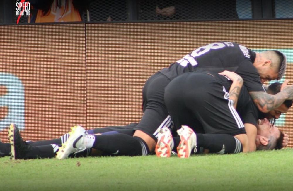 Deportivo Riestra reaccionó y derrotó por 2-1 a Sarmiento y le sacó una linda diferencia a Independiente Rivadavia en los promedios. / Gentileza.