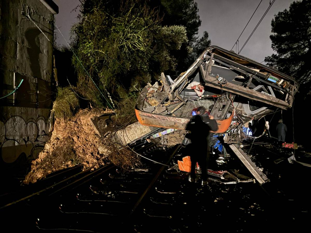 Un tren de Rodalies chocó contra un muro.