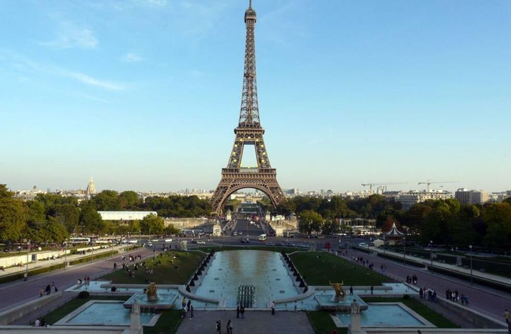 Un tramo de escalera de la Torre Eiffel fue subastada en 450.000 euros.