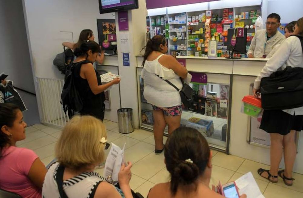 El BNA cerró un acuerdo con farmacéuticos para que los jubilados accedan a medicamentos a menor precio. Foto: Orlando Pelichotti / Los Andes