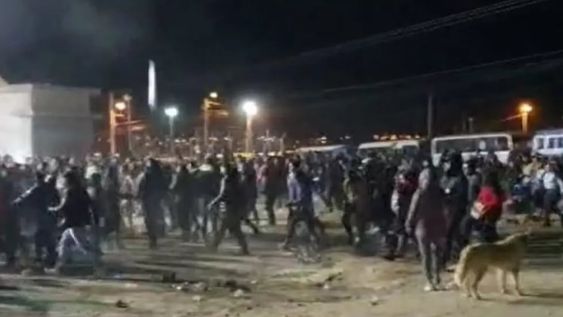 Los boletos de ingreso al lugar del concierto se agotaron con anticipación, pero grupos de personas intentaron entrar por la fuerza. Gentileza: La Nueva Radio.