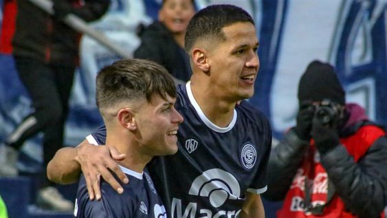 Matías Reali y Alex Arce, la efectiva fórmula que hace delirar y soñar a los hinchas del Parque con el ascenso. / Gentileza: Prensa CSIR.