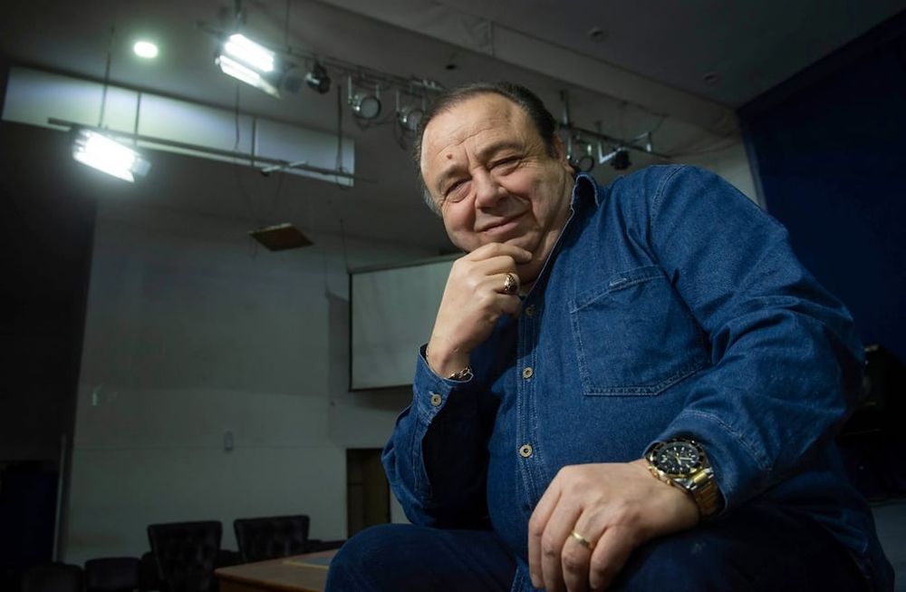 El pastor y legislador Héctor Bonarrico hace campaña contra la serie argentina de Netflix, El Reino, y la acusa de atacar a los evangélicos. Fotos: Ignacio Blanco / Los Andes