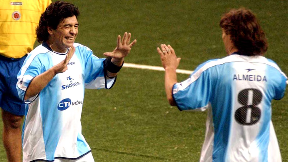 Diego ve Pelado Almeyda, Showbol'da birçok maçı paylaştı.