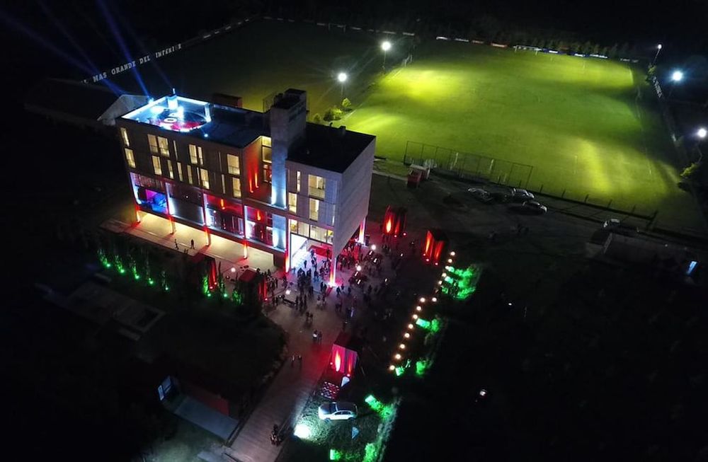 Mirá cómo es el hotel que Bielsa le regaló a Newells