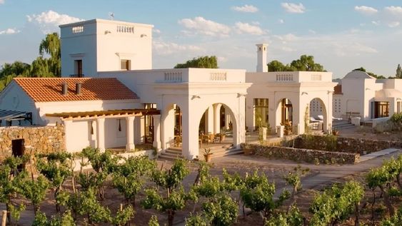 Cavas Lodge Wine, hotel boutique de Luján de Cuyo destacado como el tercer mejor resort de Sudamérica (Travel + Leisure)