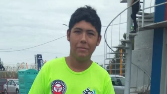el gesto digno de un joven estudiante