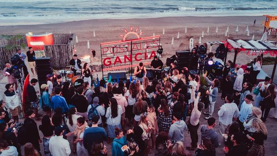 Postales Gancia llegó al mar: la marca presentó su propuesta de verano con un exclusivo evento en Pinamar