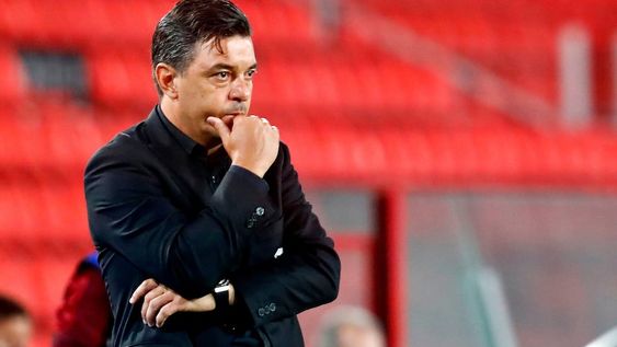 Marcelo Gallardo aún mantiene una duda defensiva para definir el equipo de River para visitar a Estudiantes de La Plata. / Gentileza.