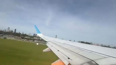 El motor de un avión de Aerolíneas Argentinas que salió de Aeroparque falló y tuvo que aterrizar de emergencia en Ezeiza