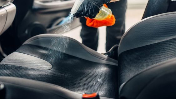 Cómo limpiar el tapizado del auto en simples pasos y con pocos ingredientes.