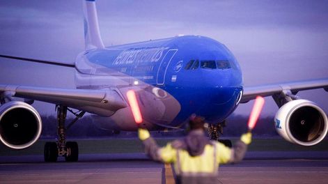 Aerolíneas Argentinas abandona sus vuelos directos a Nueva York por baja rentabilidad.