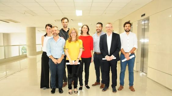 (De izquierda a derecha) Natalia Laufer, Omar Sued, Matias Ostrowski, Karina Mariño, Julia Rubione, Juan Carlos Stupirski, Gabriel Rabinovich y Alejandro Cagnoni, parte del equipo de investigación.