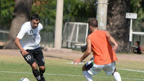El Lobo le saca lustre a su 3-4-1-2
