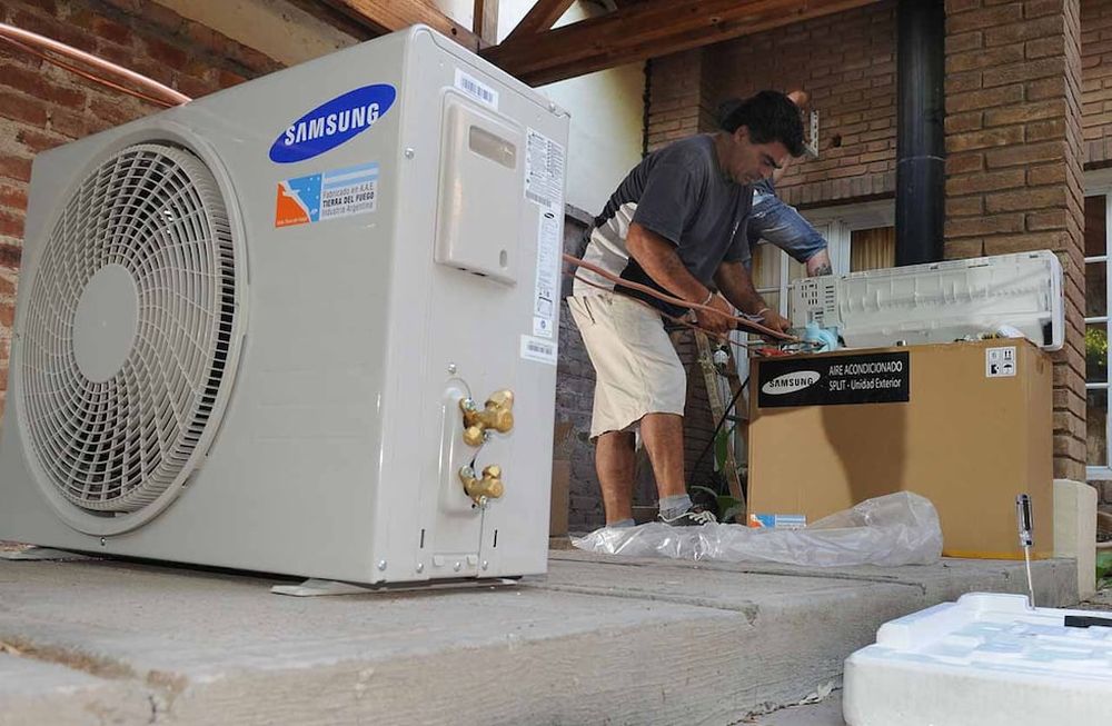 Con las olas de calor de noviembre, varios consultaron para instalar aires acondicionados. Imagen: José Gutierrez / Los Andes
