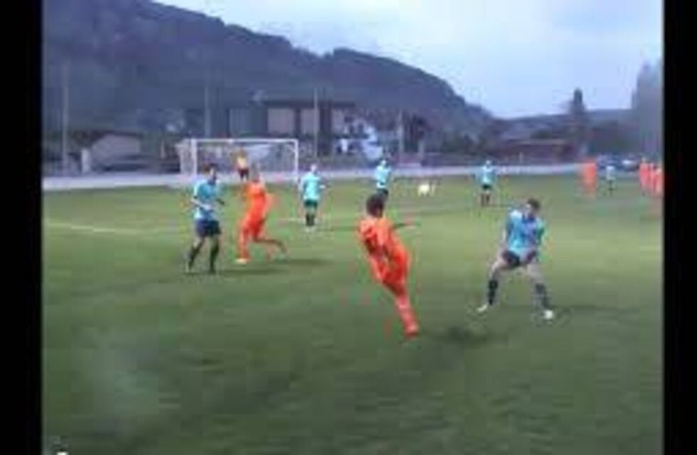 Curiosidades del fútbol: un golazo desde 40 metros para ver y disfrutar